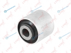 B8203 Сайлентблок рычага подвески | перед правлев