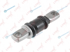 C8818 Сайлентблок переднего рычага подвески | перед правлев