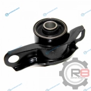 GA2A-34-46X сайлентблок переднего нижнего рычага [задний] правый в сборе