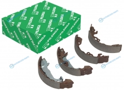 BS-P 8636 Колодки тормозные барабанные со скобами ручника |зад. прав. лев |