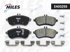 E400256 Колодки тормозные (Смесь Low-Metallic) передние (MB W204W212)  (без датчика + болты) (TRW GDB1736) E400256